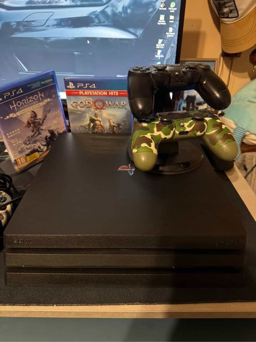 PS4 PRO в много добро състояние