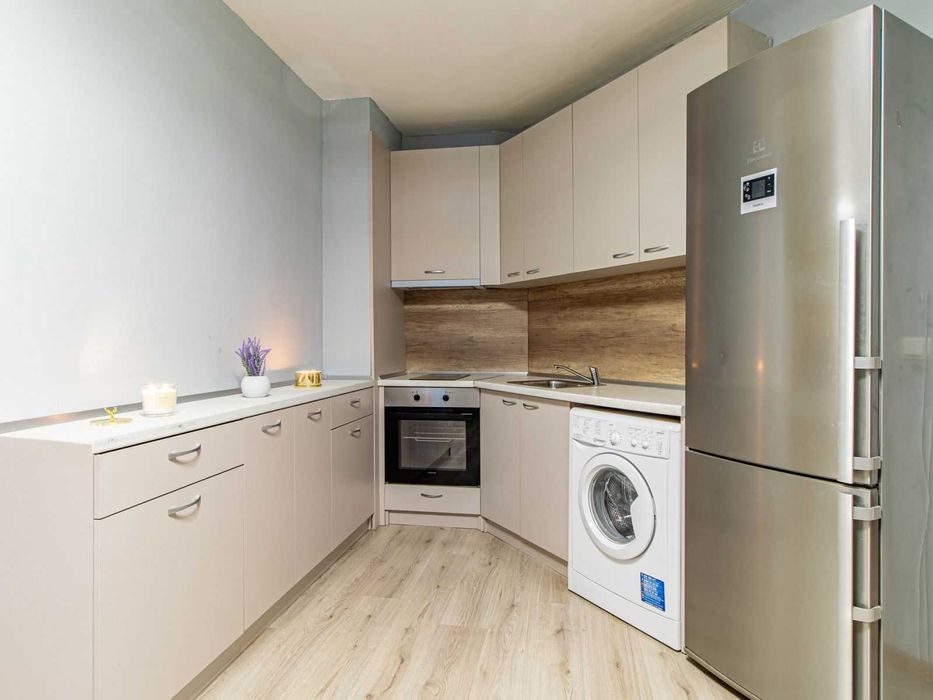 Дава се под наем Тристаен апартамент в София, Витоша - 106 кв.м за 700 € - Снимка #1