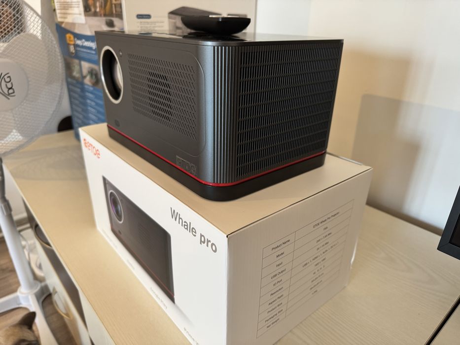 Etoe Whale Pro videoproiector 1080p & 4k  1500 ANSI Lumens