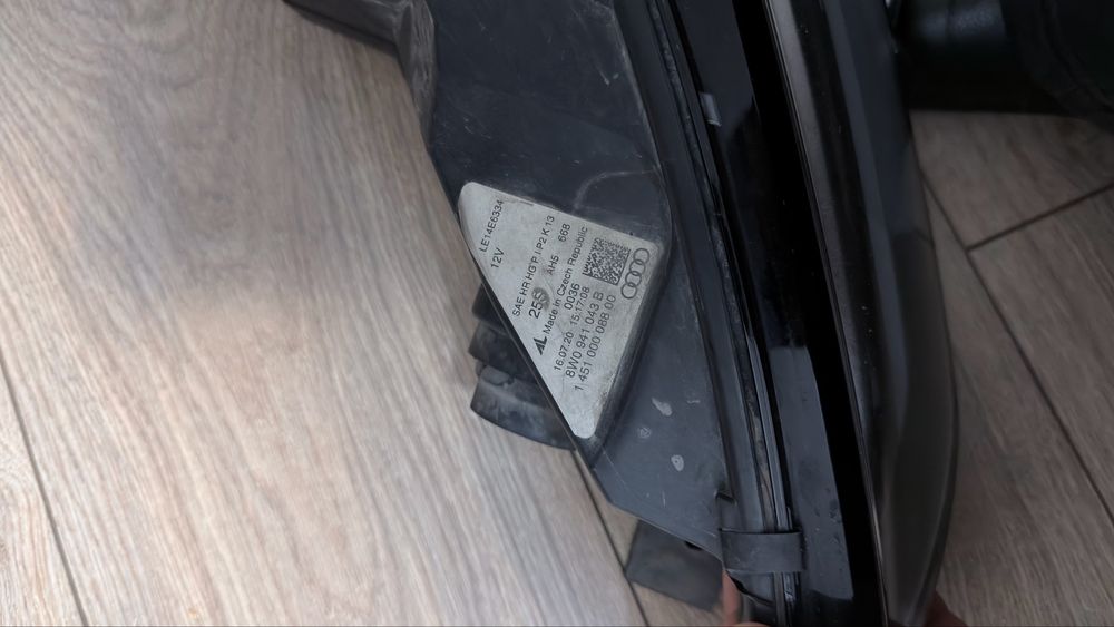 Фарове биксенон за audi A4 B9 ляв и десен