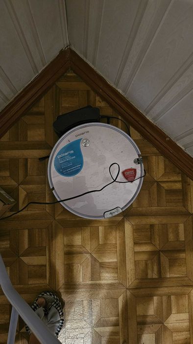 Продам робот-пылесос Polaris PVCR 0726W с функцией влажной уборки