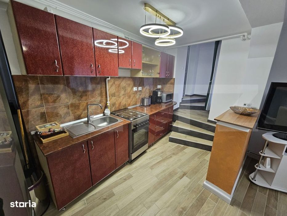 Apartament la curte, 3 camere, de inchiriat, 70 mp, zona Centru, Alba