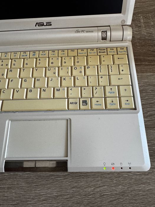 ASUS Eee PC 900 мини лаптоп с оригинално зарядно