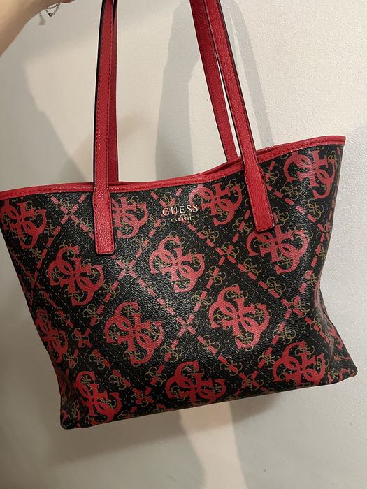 Дамска чанта GUESS