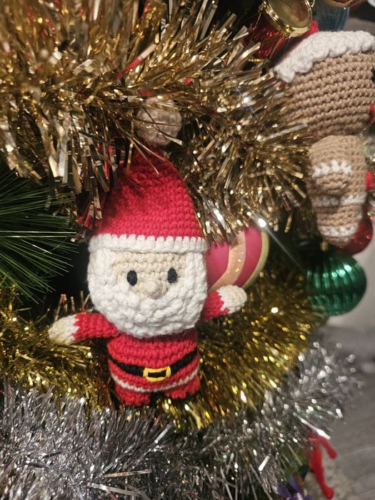 Ръчно изплетени коледни играчки за елха