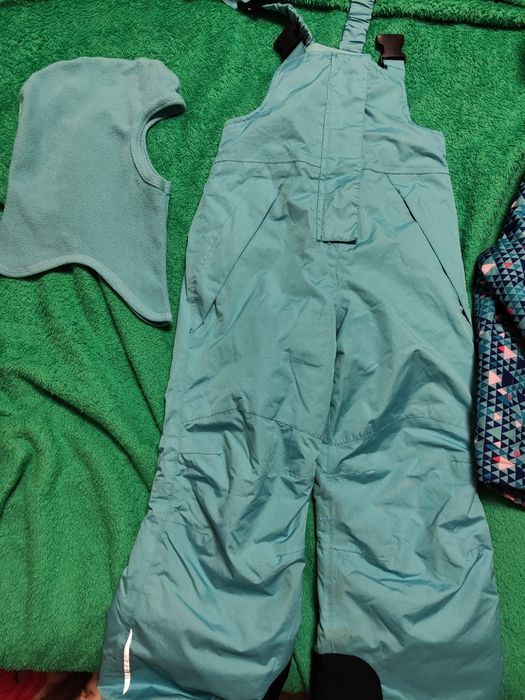 Ски екипи в два цвята