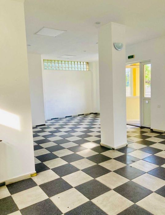 Inchiriez Cladire Birouri cu Garaje si Curte Interioara/ Fara Agentii