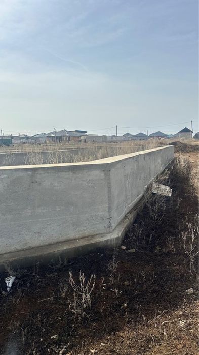 Жер сатылады, фундамент құйылған. Бағасы келісеміз