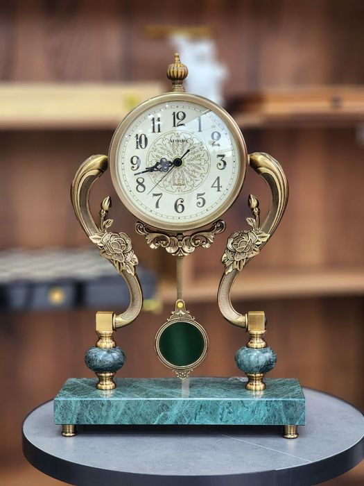 Часы настольные  цветы зелёный европейский