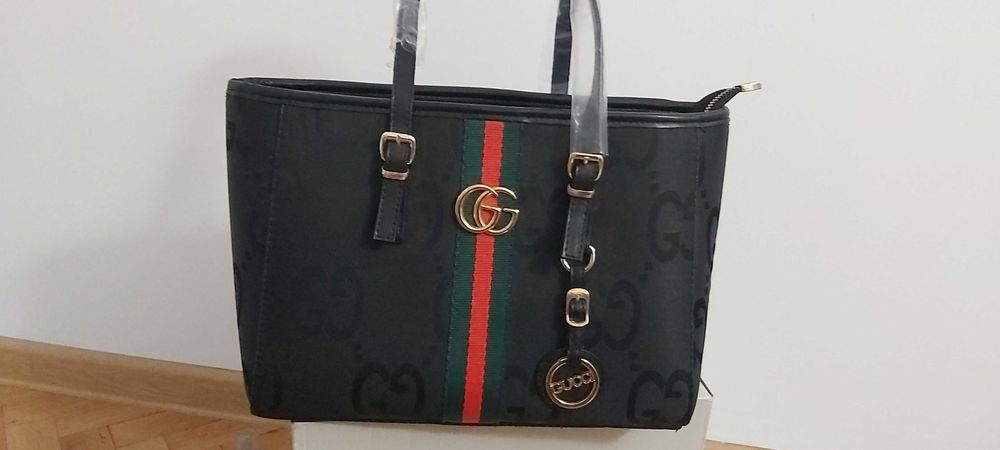 дамска твърда чанта