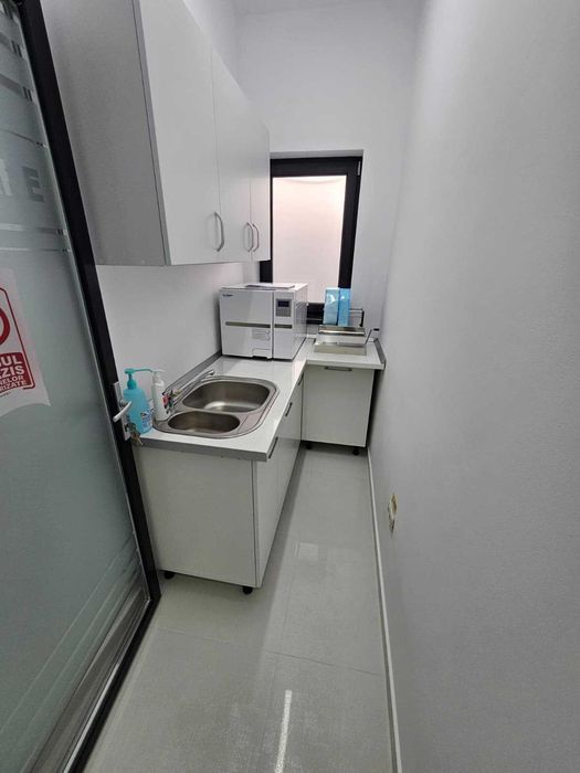 Inchiriez clinică stomatologie