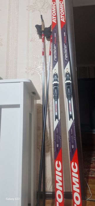 Топовые лыжи Атомик редстер