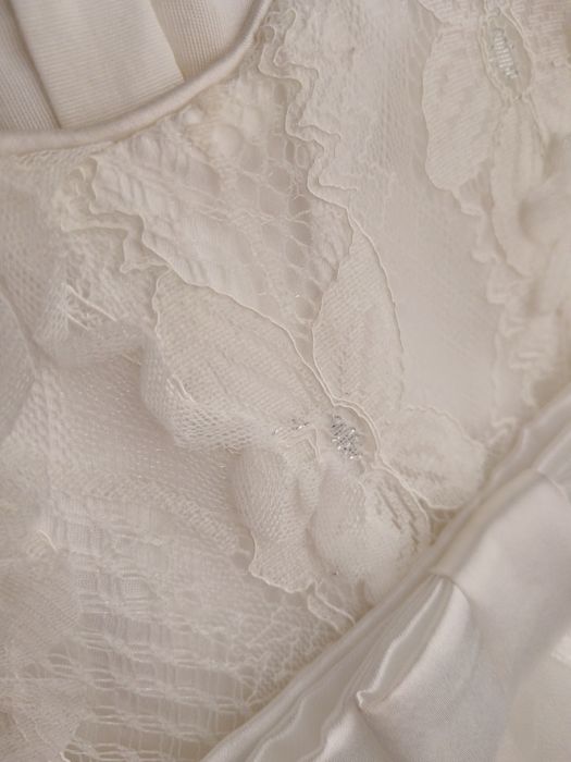 Продам платье на малышку. 1 - 1,5 года. Состояние отличное.