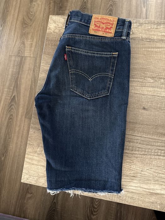 Vand blugi Levis 511 scurti W32. Noi