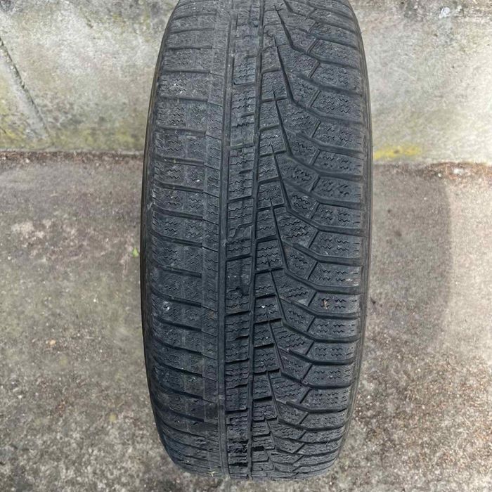 Зимни гуми Hankook 205/60/16 с железни джанти и тасове за Toyota Avensis (5x114.3)