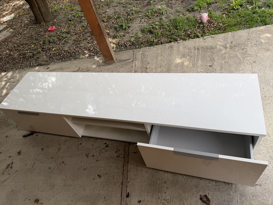 Vand urgent mobilier tv si masa