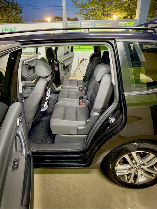 VW Touran 2012 1.6 TDI 7 Locuri Climatronic CarPlay Cameră Marșarier