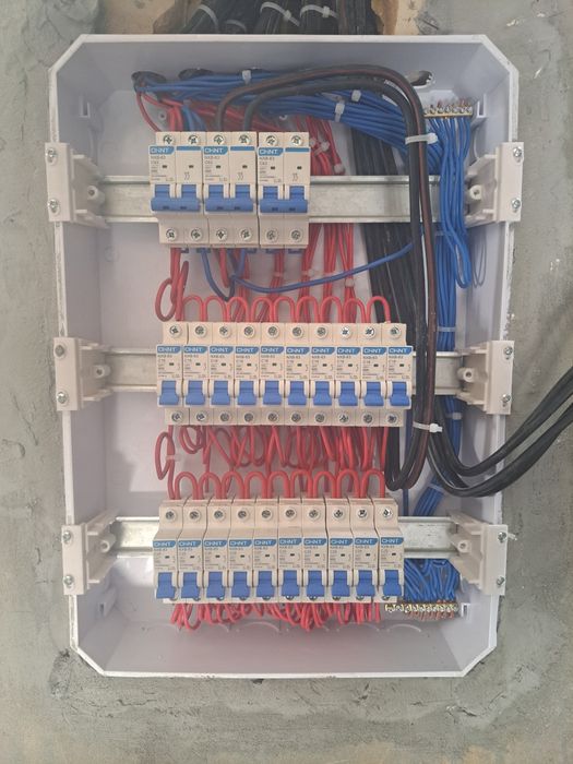 Здравствуйте ! Вам нужен Электрик и Сантехник ? Мы вам поможем бистро