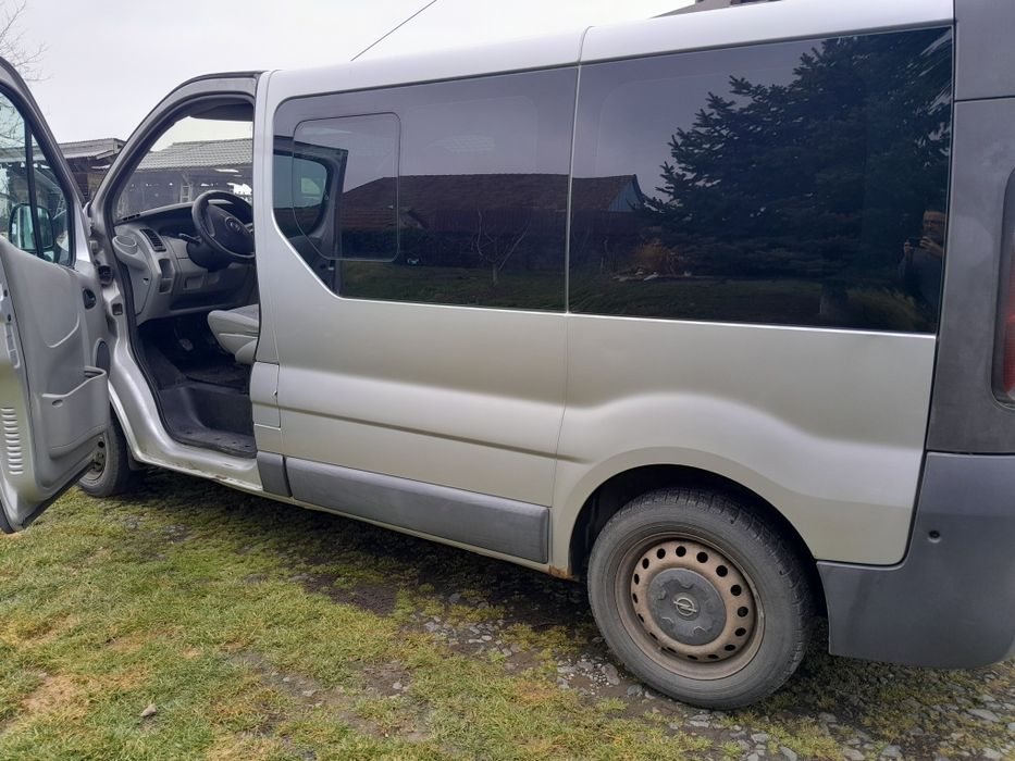 vand Vivaro 1,9 / 8+1 locuri
