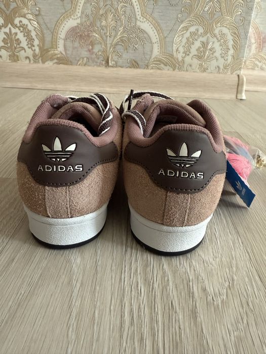 Продам кроссовки adidas