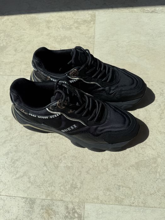 Adidasi guess negri