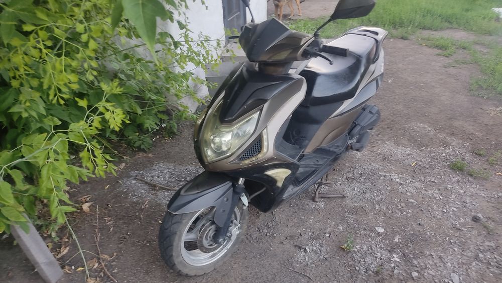 Продам скутер на ходу.