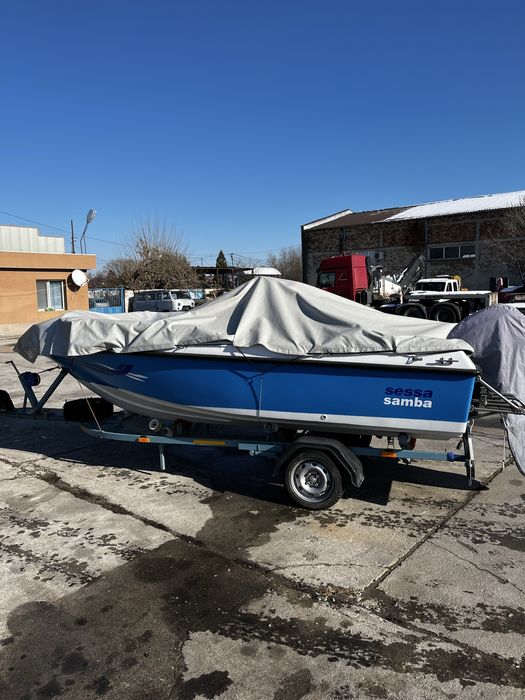 Лодката е Sessa Samba 474 / 180 - оборудвана готова за употреба.