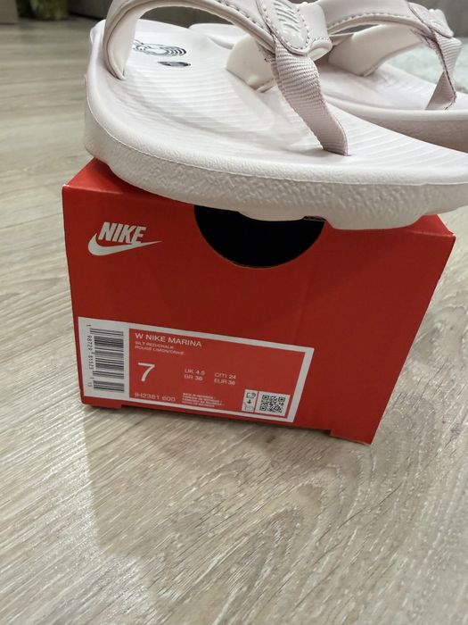 Женские сланцы Nike