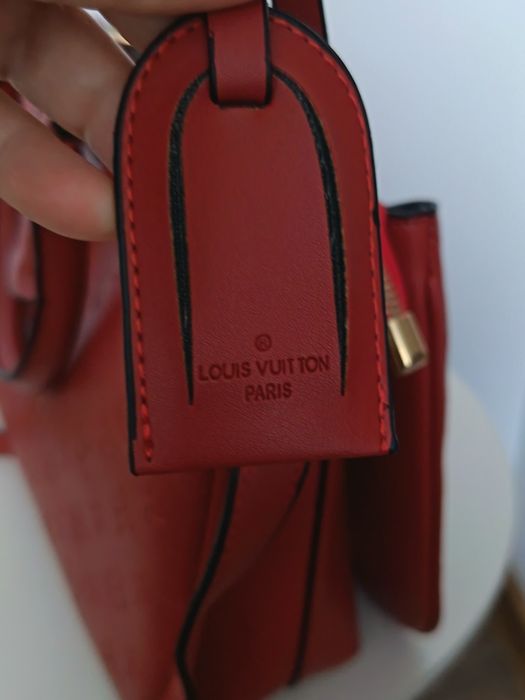 Vand geanta Louis Vuitton autentică