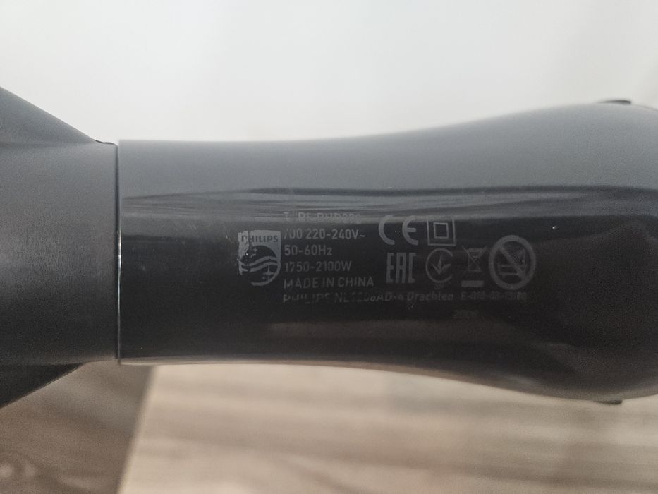 Фен Phillips DryCare Pro Ionic BHD272/00