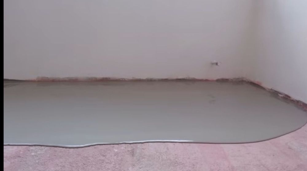 Саморазливна замазка, самонивелираща се замазка