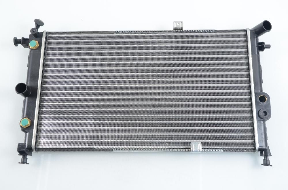 радиатор НОВ за Opel Vectra A