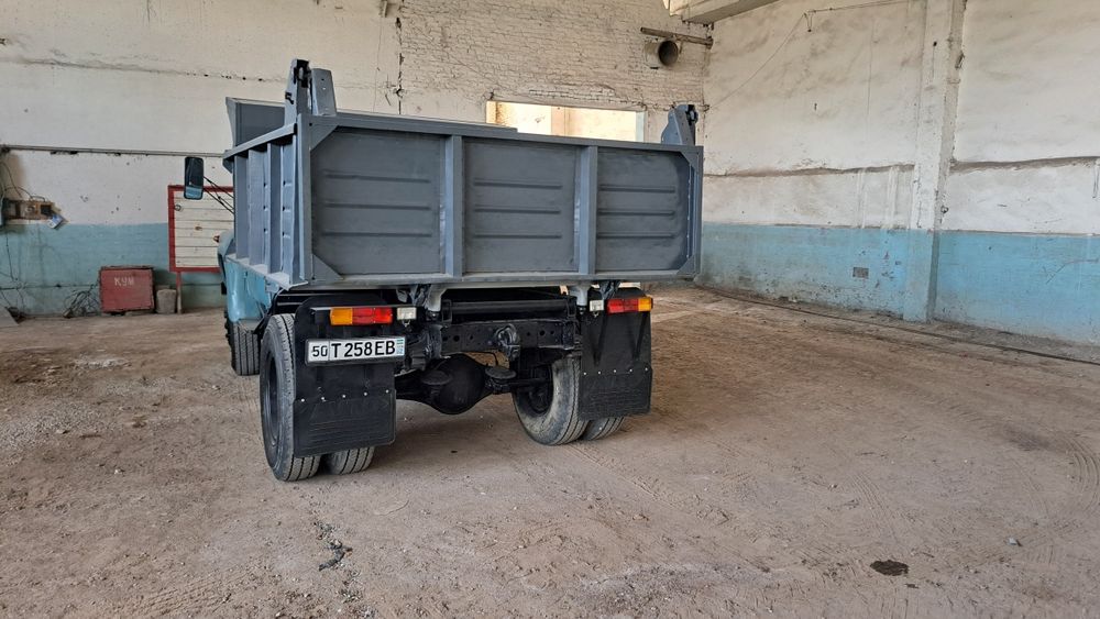 Зил самосвал 130.