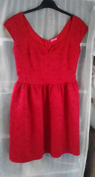 rochie roșie deosebită