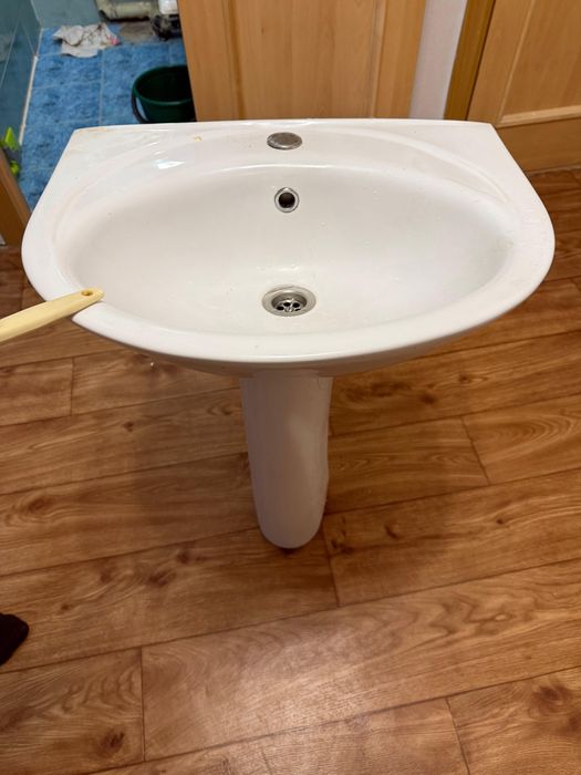 Продаётся раковина с пьедесталом