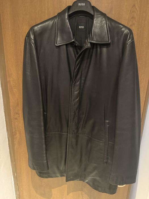 Geaca piele Hugo boss neagra  măsură 52-54 noua