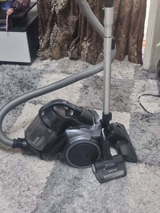 Продаётся пылесос Samsung Cyclone Force 2100w