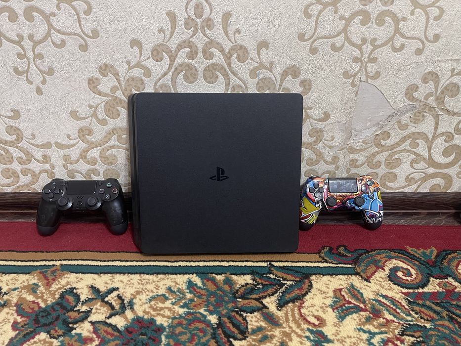 Продам Sony PlayStation 4