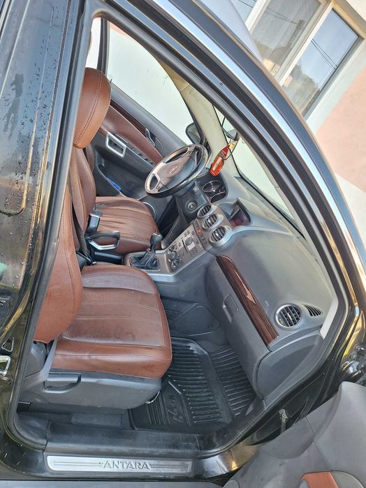 Automobil opel antara