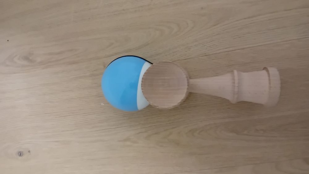 Vând Kendama Night