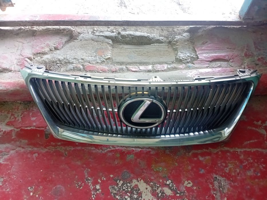 Продаются детали машины на маркa Lexus is250