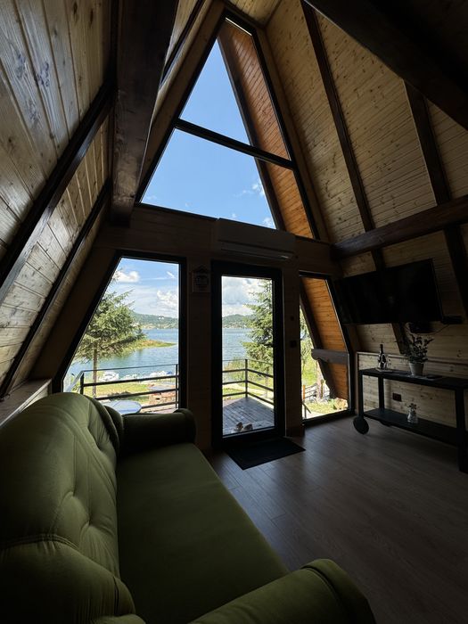 CAZARE COLIBIȚA - Cabana Laguna Albastră, cu acces lac