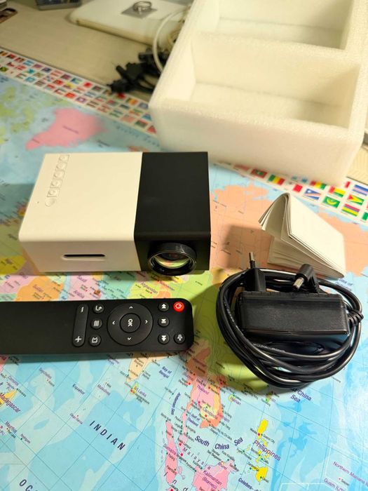 Mini-Videoproiector portabil LED