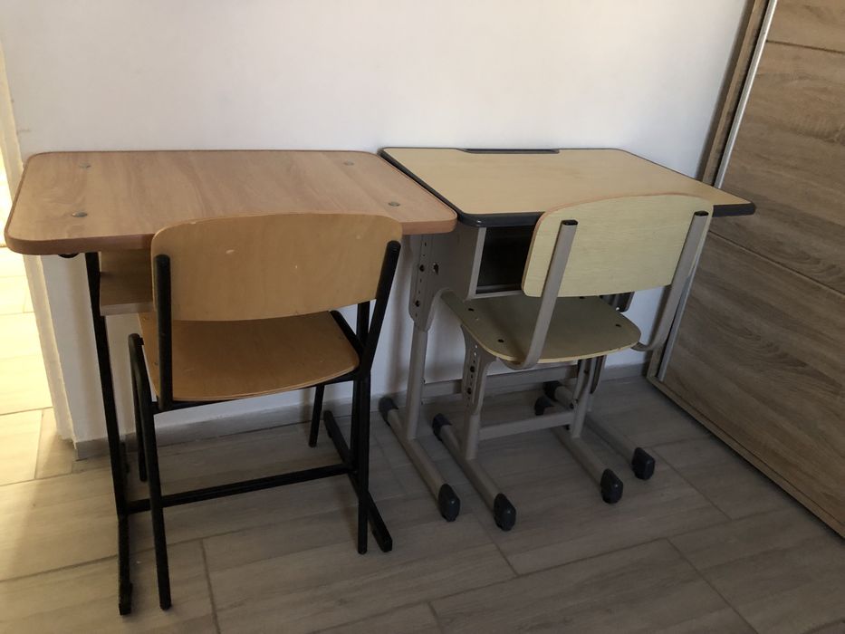 Vand 2 birouri/ banci scolare