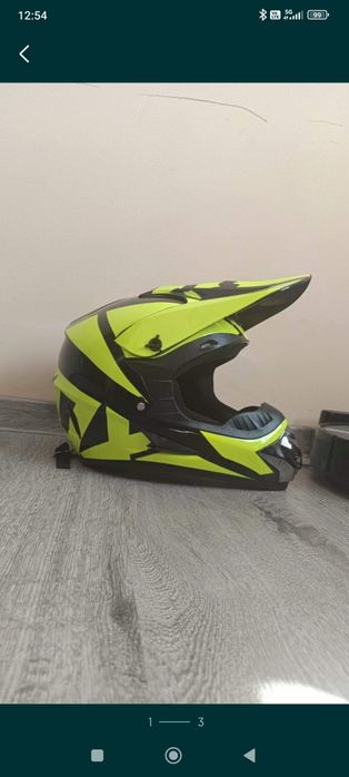 Продавам каска Fox v1