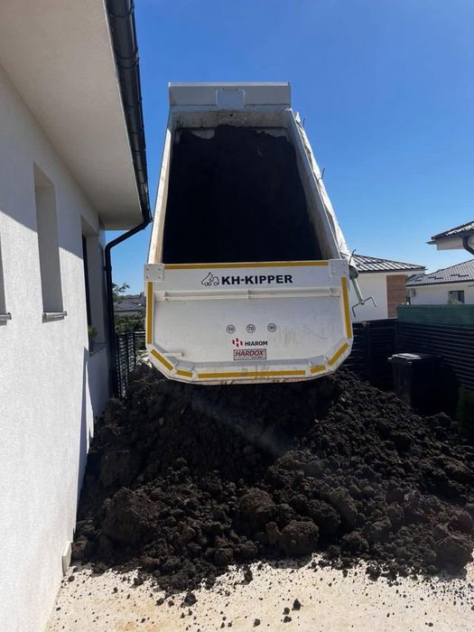 Buldoexcavator de închiriat cu picon – săpături și demolări