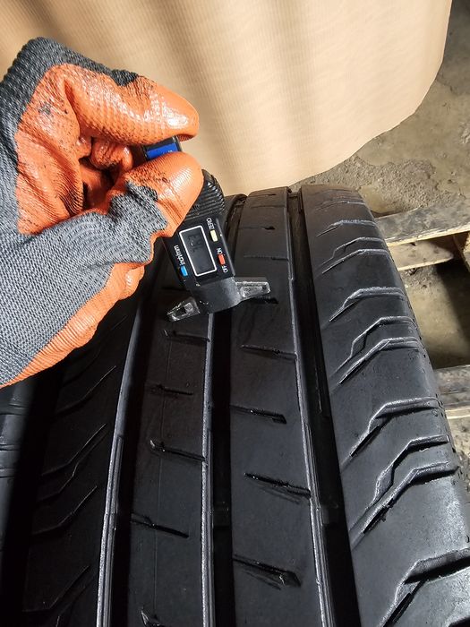 2 anvelope vara 235 65 16C Continental 7.6mm