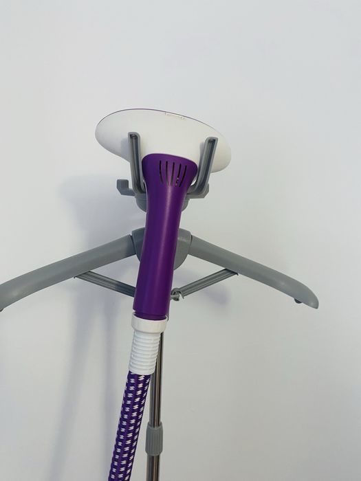 Aparat de calcat vertical cu aburi, marca Daewoo, 1600 W