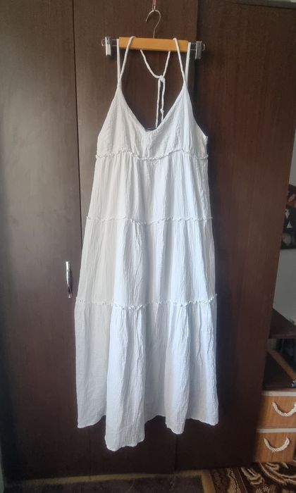 Vând rochie albă Reserved