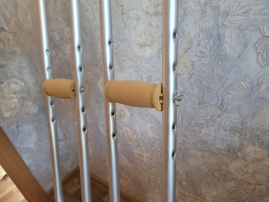 Балдақтар / Костыли